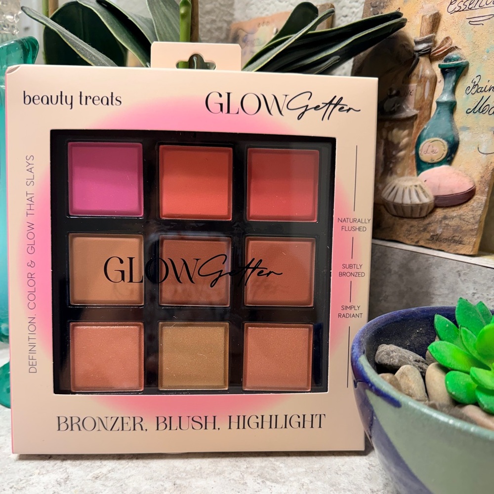 Beauty Treats GlOW GETTER Bronzer Blush Highlight Palette - Pink & Peach Shades